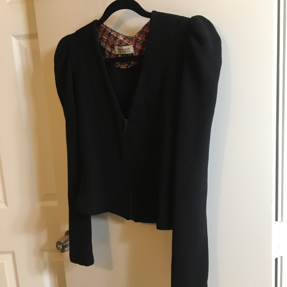 Puffy shoulder jacket